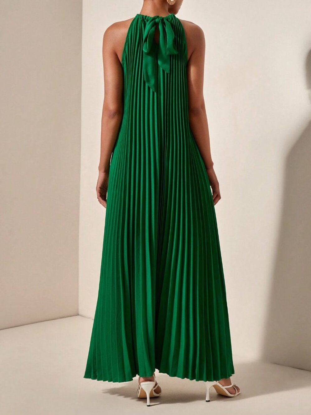 Green Casual Women's Halterneck Sleeveless Pleated A-Hem Loose Dress - Picture 3 of 7